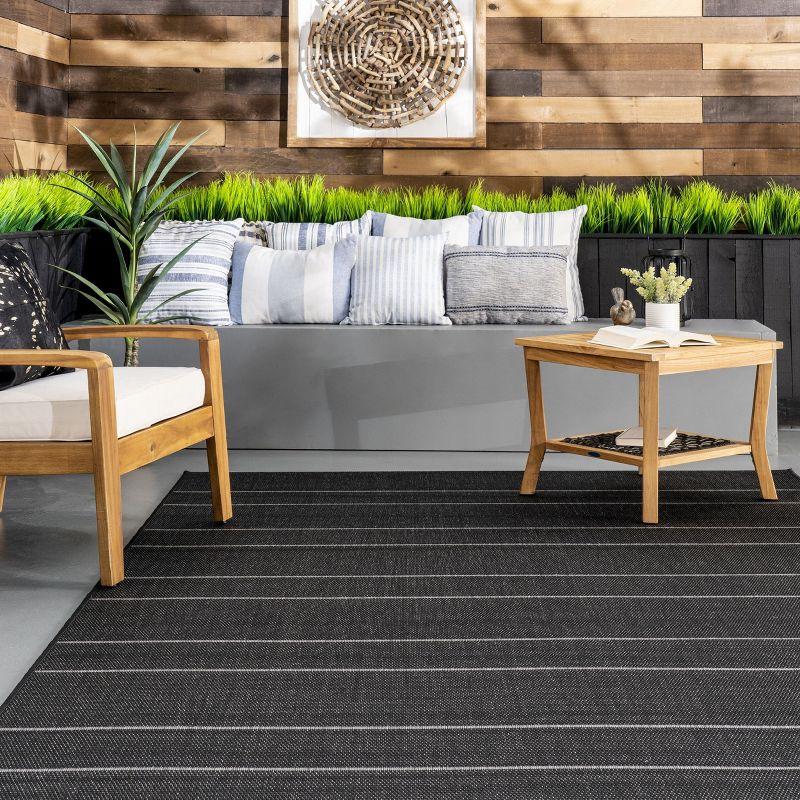 Nuloom Alaina Striped 5x8 Indoor/Outdoor Area Rug for Living Room Patio Deck Front Porch Kitchen, Black/Ivory