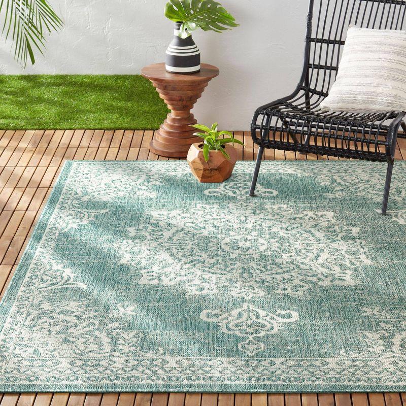 Nicole Miller New York Patio Country Azalea Medallion Indoor/Outdoor Area Rug, Blue/White