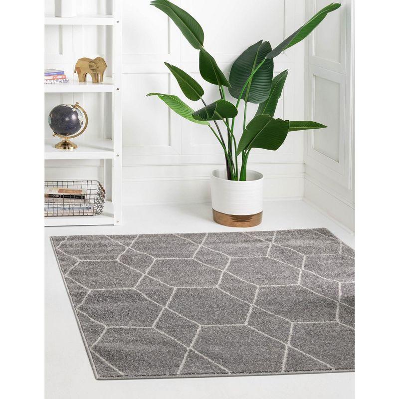 Light Gray Square Trellis Synthetic Easy-Care Area Rug