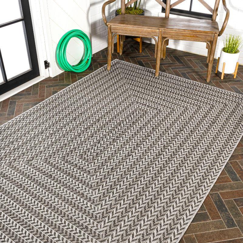 5' x 8' Chevron Modern Concentric Squares Indoor/Outdoor Area Rug, Black/Light Gray - JONATHAN Y