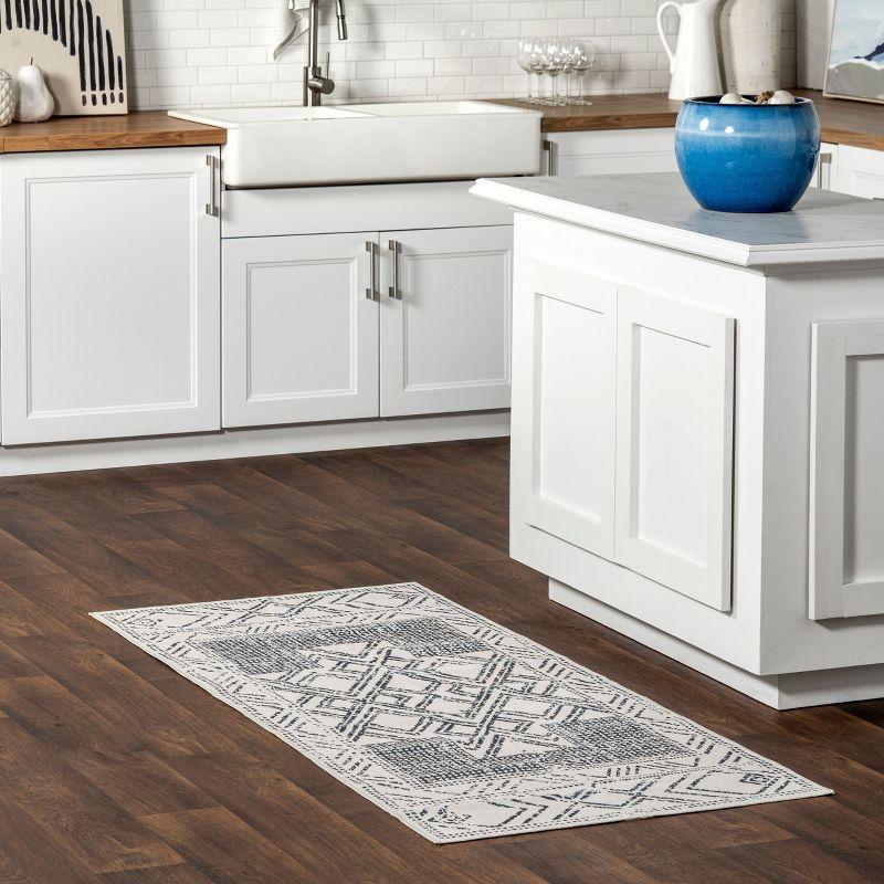 nuLOOM Mia SpinClean Machine Washable Stain-Resistant Area Rug