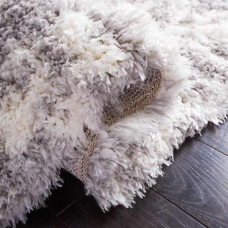 Ivory Elegance 59" Round Tufted Wool & Synthetic Shag Rug