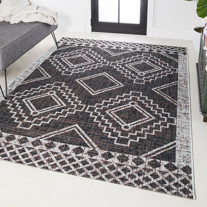 5'x8' Marokko Diamond  Medallion Indoor/Outdoor Area Rug, Black/Ivory - JONATHAN Y