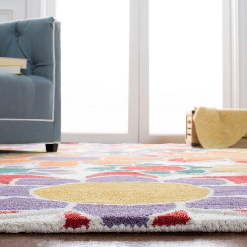 Safavieh Kids SFK923 Hand Tufted Area Rug - Ivory/Gold - 5'x5' - Safavieh.