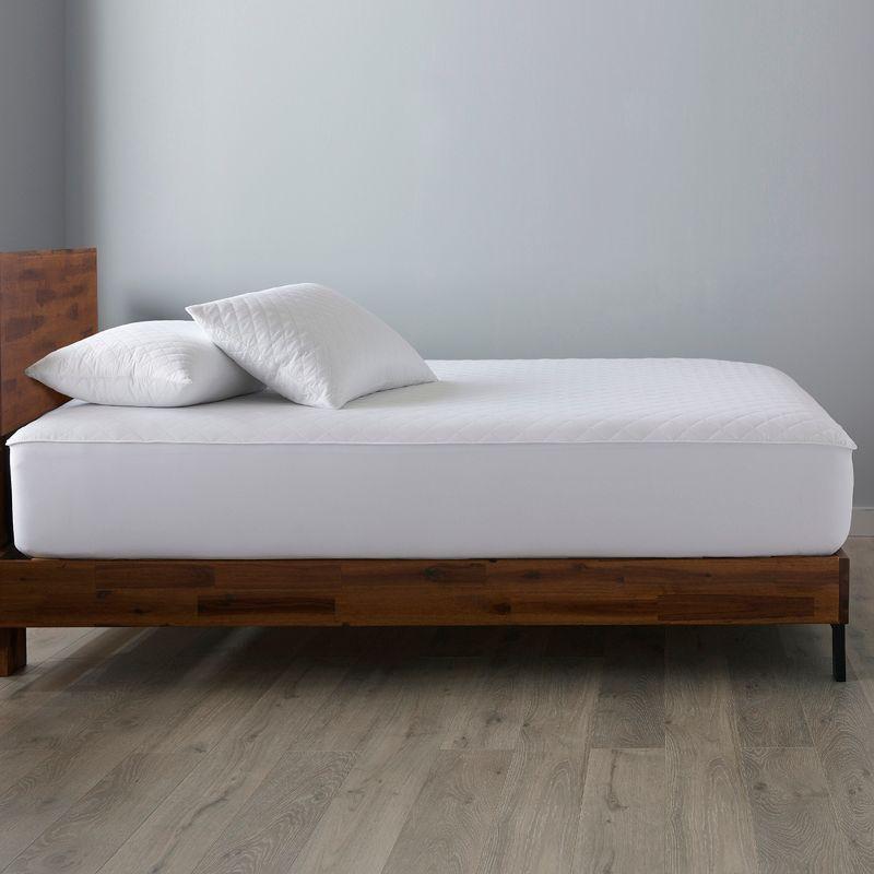 Luxurious King-Sized White Down Alternative Quilted Mattress Pad