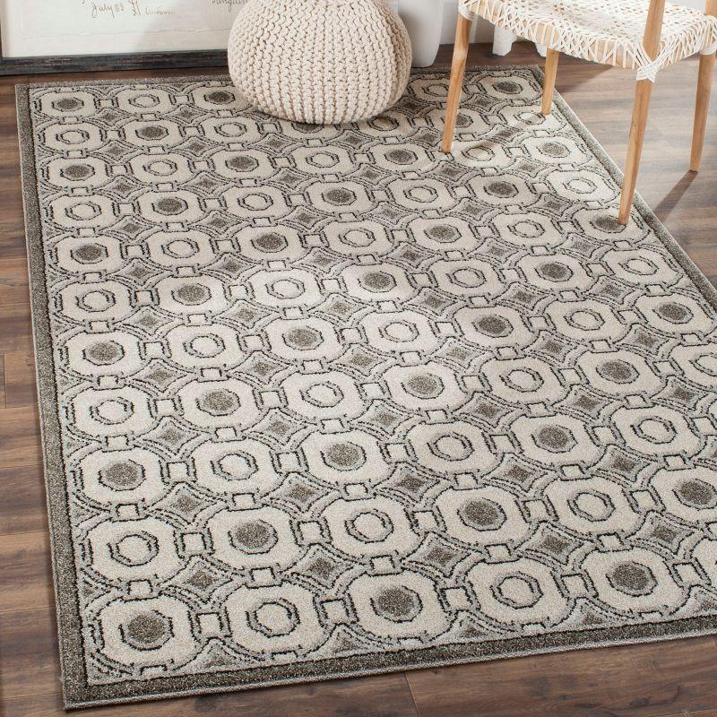 Ivory Elegance 4' x 6' Synthetic Hand-Knotted Rug