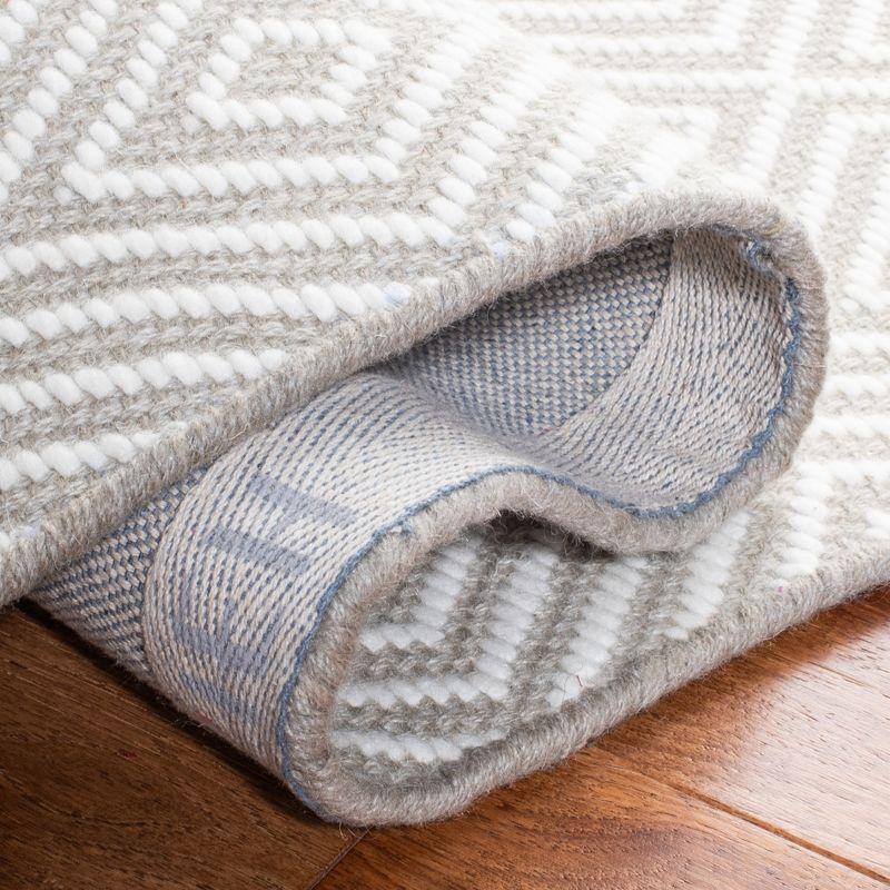 Wilton WIL715 Hand Hooked Indoor Area Rug - Light Grey/Ivory - 8'x10' - Safavieh