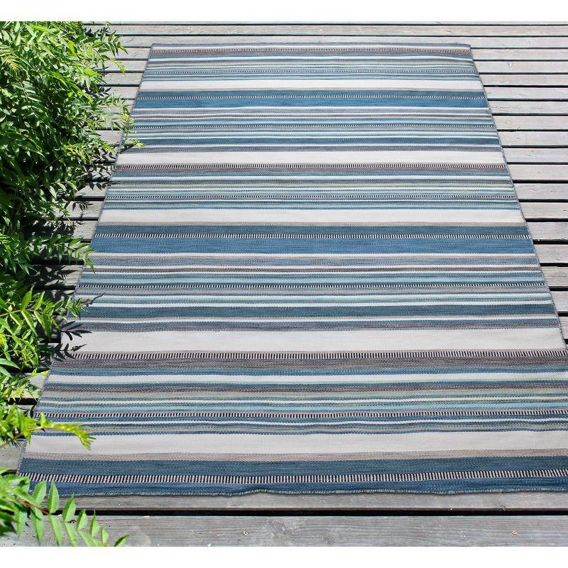 Liora Manne Sonoma Stripes Indoor/Outdoor Rug..