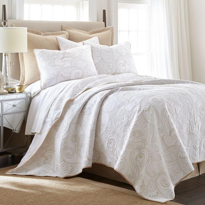 Classic Paisley Reversible Full Cotton Quilt Set in White