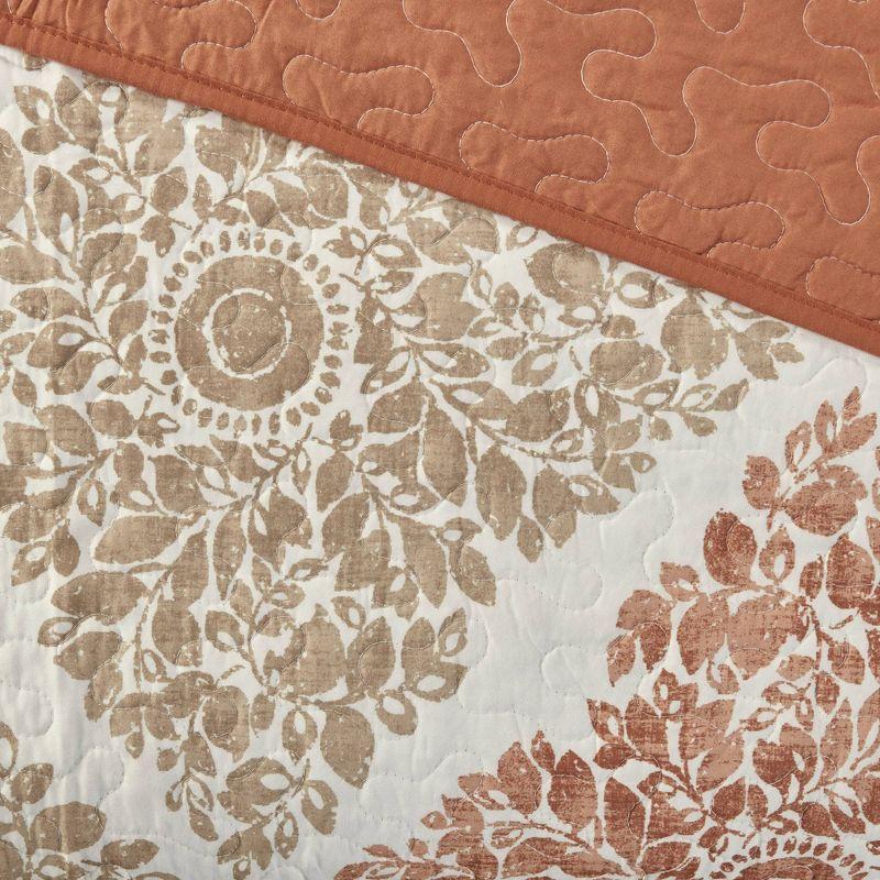 Madison Park Claire 6 Piece Printed Quilt Set with Throw Pillows