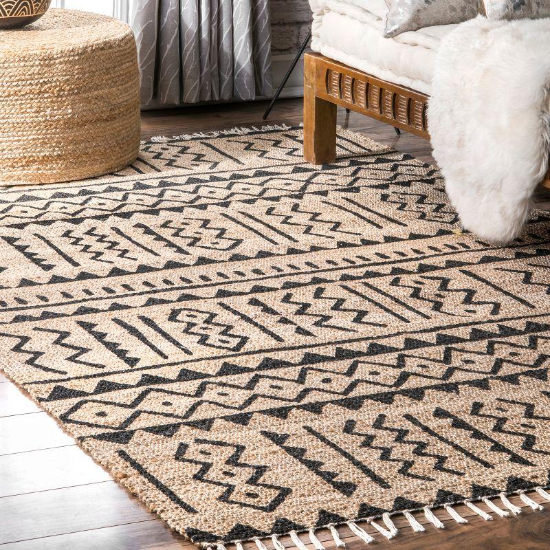 Handmade Adriana Cotton Tribal Fringe 4' x 6' Area Rug, Natural