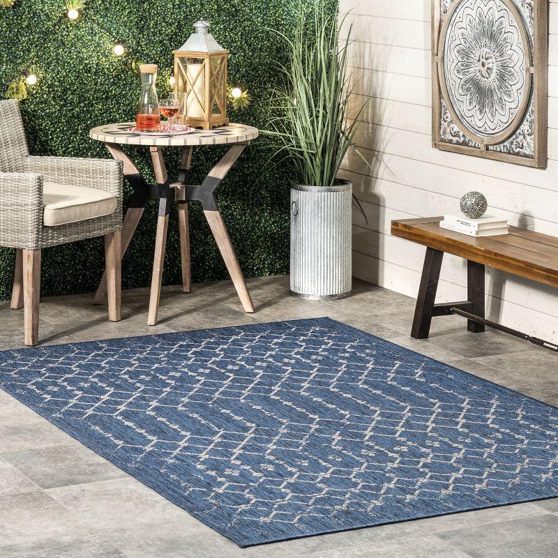 Elegant Blue Trellis 8' x 10' Synthetic Indoor/Outdoor Area Rug