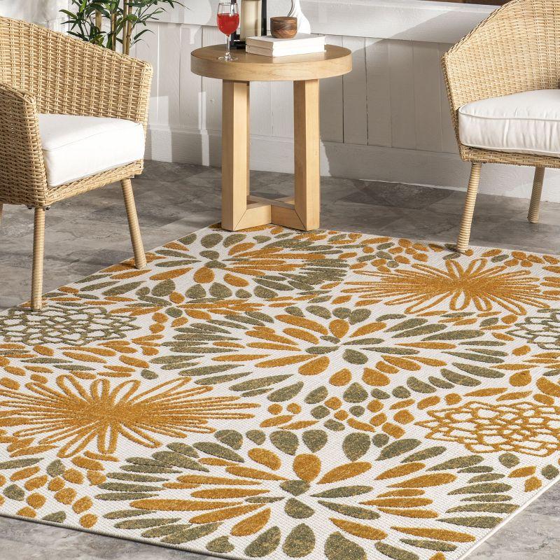 nuLOOM Monique Floral Indoor/Outdoor Area Rug