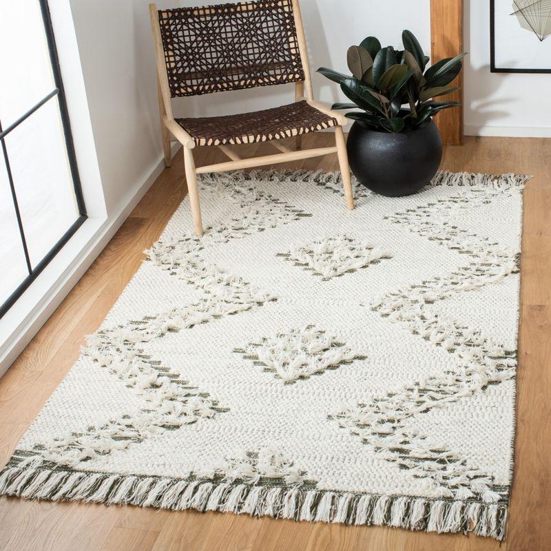 Ivory and Green Handwoven Wool Area Rug, 4' x 6'