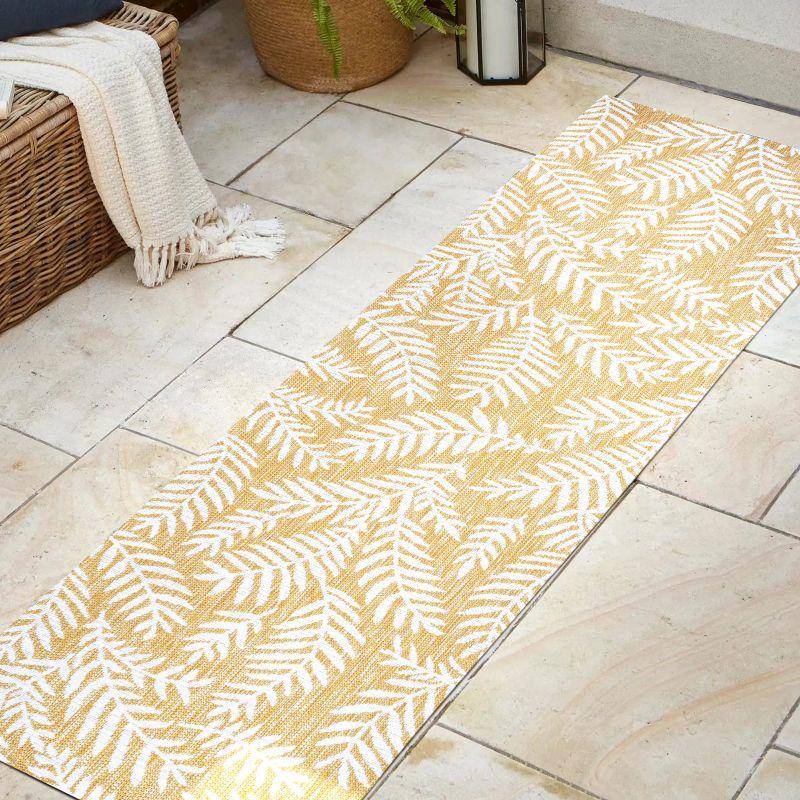 Nevis Palm Frond Indoor/Outdoor Area Rug - JONATHAN Y