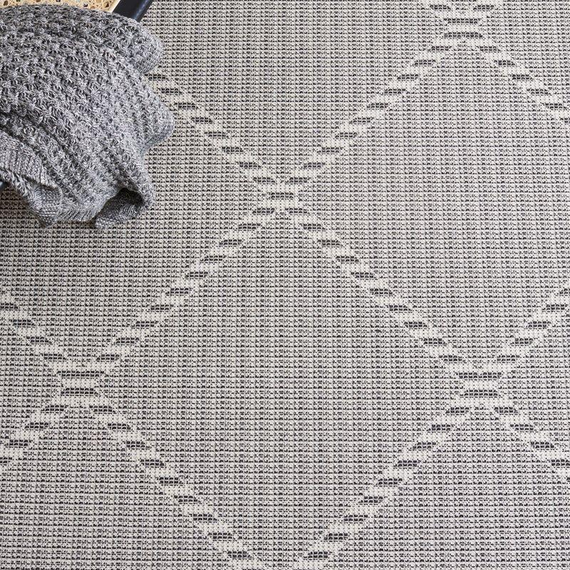 Augustine AGT508 Machine Made Indoor Area Rug - Ivory/Black - 4'x6' - Safavieh