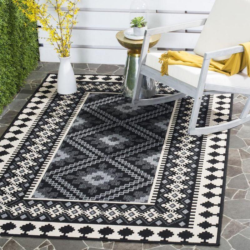 Veranda VER099 Power Loomed Indoor and Outdoor Accent Rug - Black/Creme - 2'7"x5' - Safavieh.