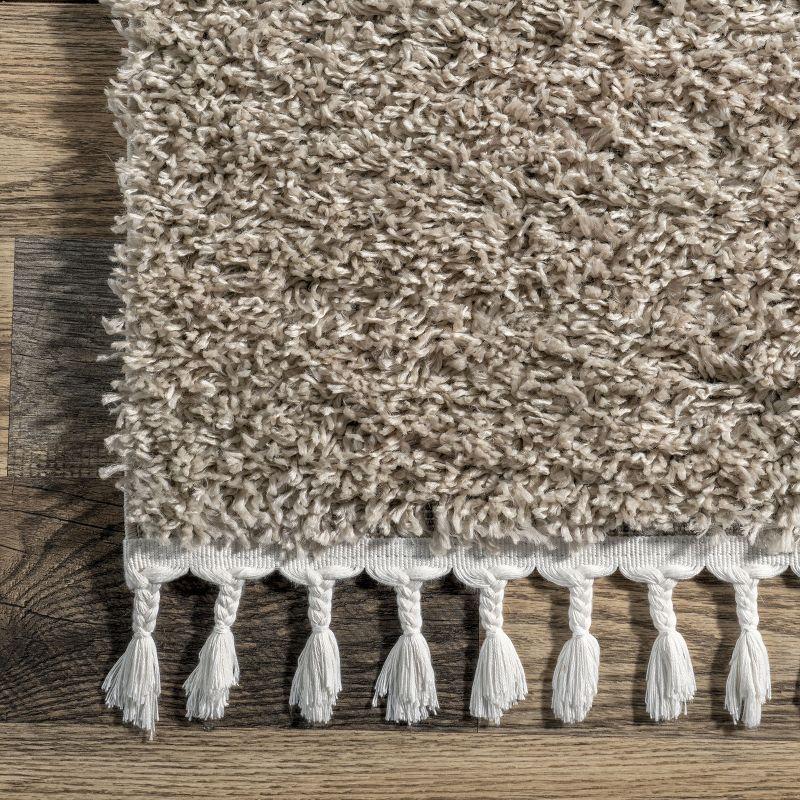 Nuloom Neva Solid 5x8 Shag Indoor Area Rug for Living Room Bedroom Dining Room Nursery, Beige/Ivory