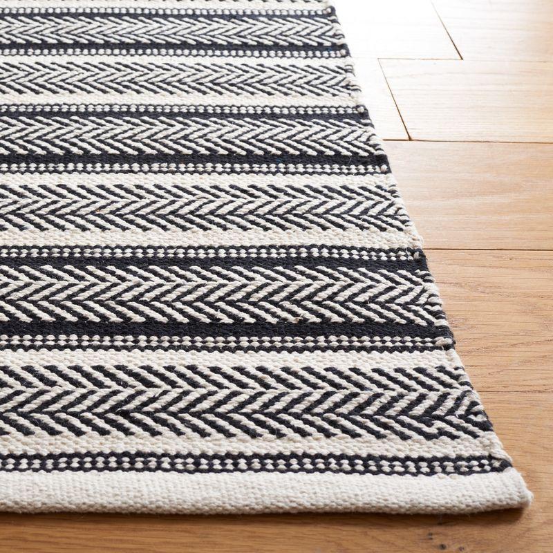 Coastal Montauk 8' x 10' Black and Ivory Handwoven Wool-Cotton Rug