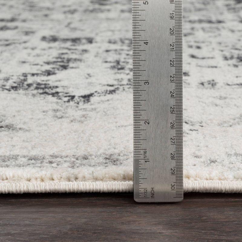 Elegant Gray 47" Rectangular Synthetic Easy-Care Rug