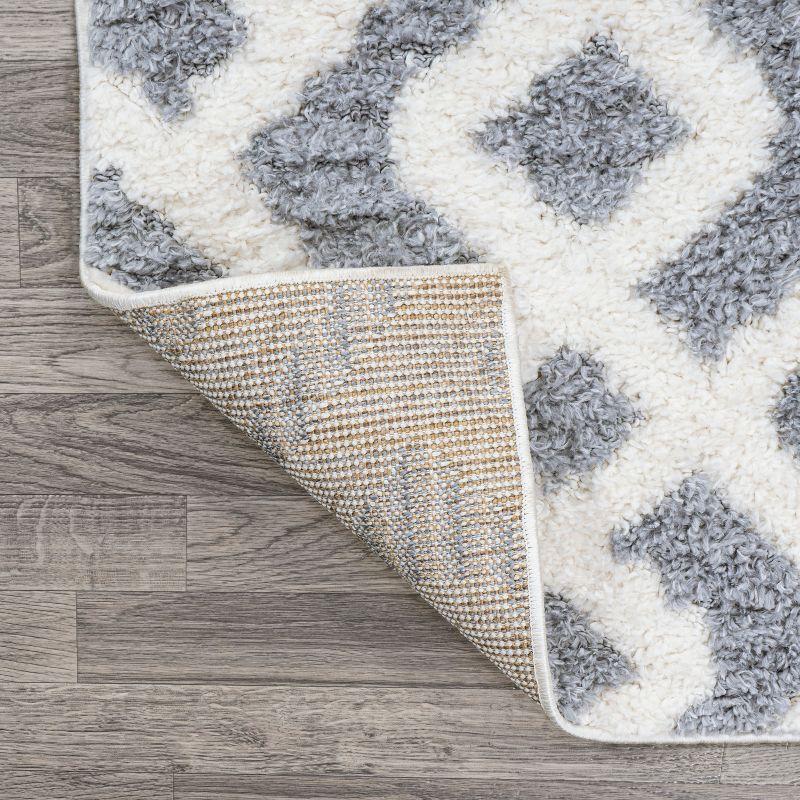 Cream/Gray 4' x 6' Reversible Trellis Synthetic Area Rug