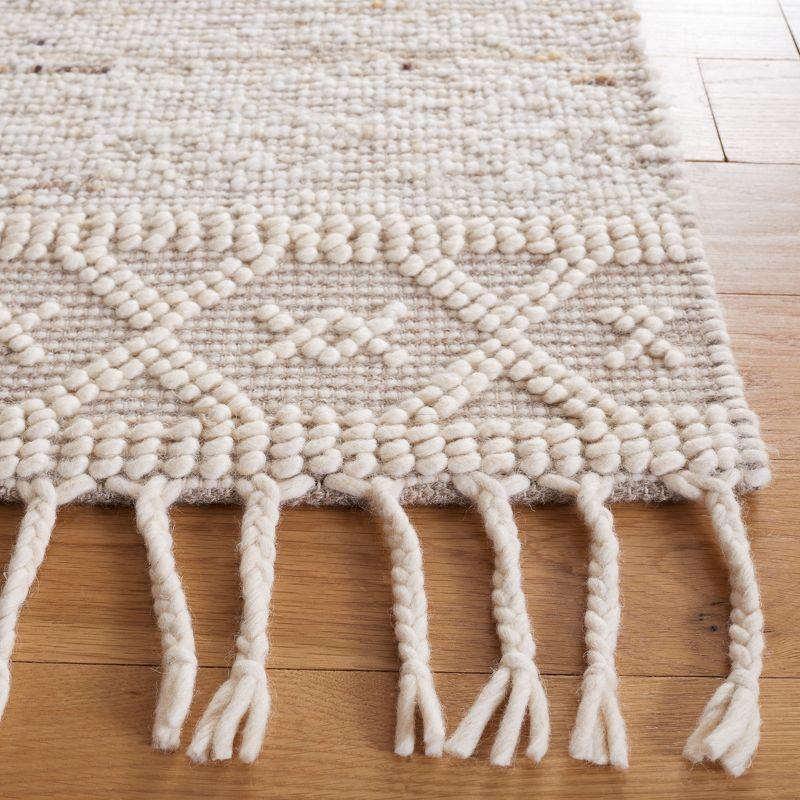 Ivory and Beige Handwoven Wool Area Rug, 4' x 6'