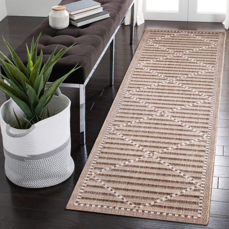 Malibu Beige and Ivory Diamond Flatwoven Indoor/Outdoor Runner Rug