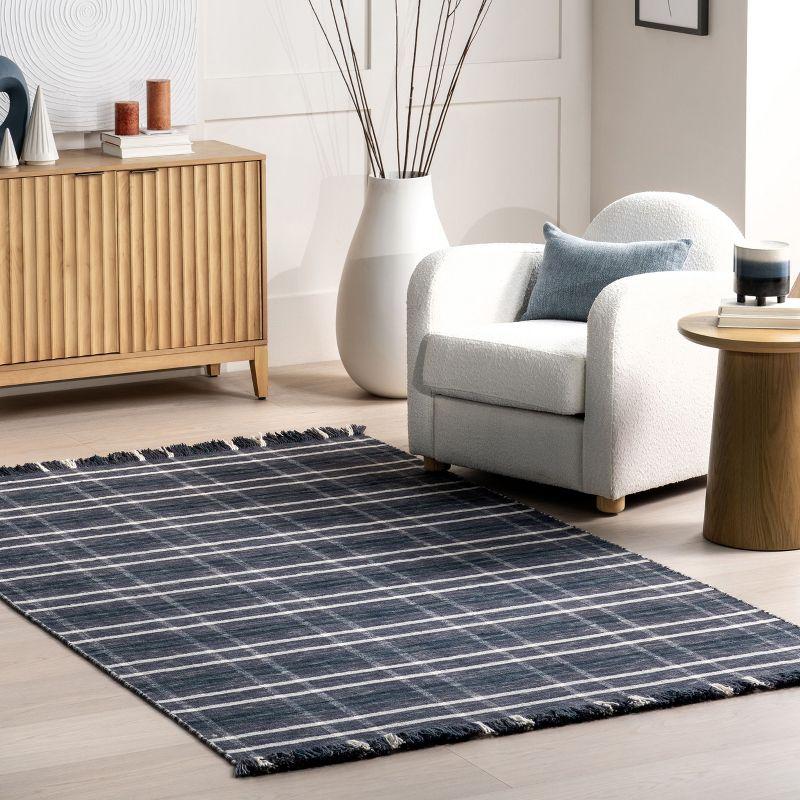 Nuloom Loretta Plaid Wool Fringe Indoor Area Rug