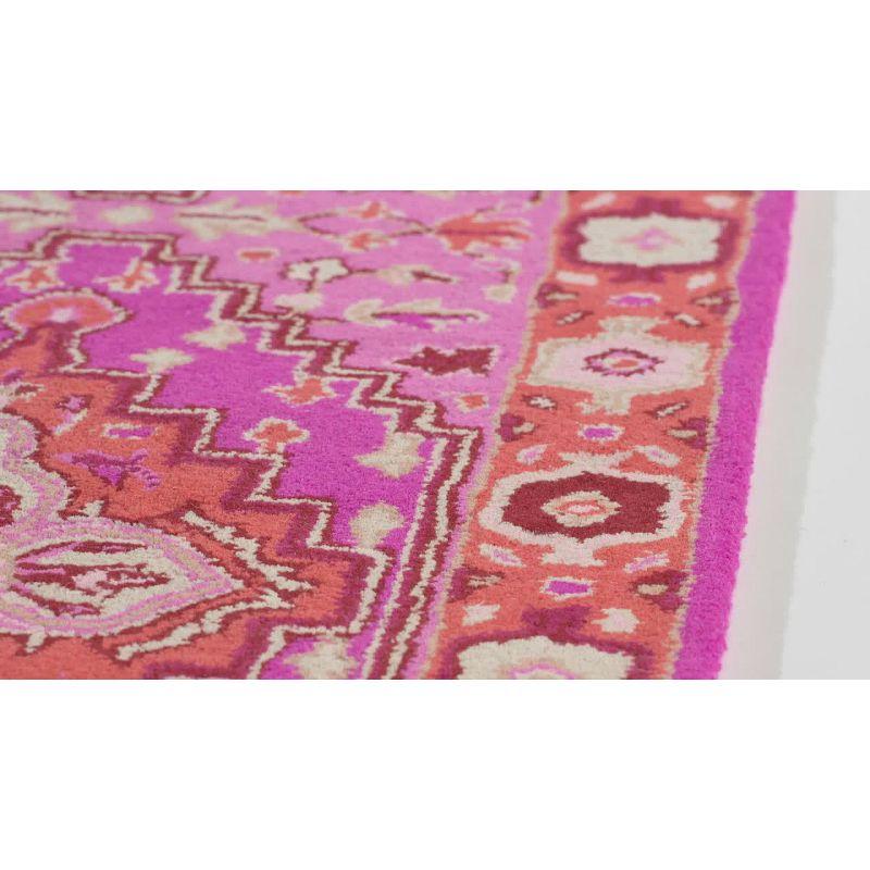 Handmade Bohemian Chic Red & Pink Wool Area Rug - 4' x 6'