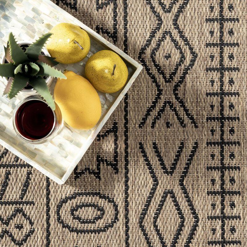 Nuloom Indoor and Outdoor Jamie Area Rug 5x7, Brown