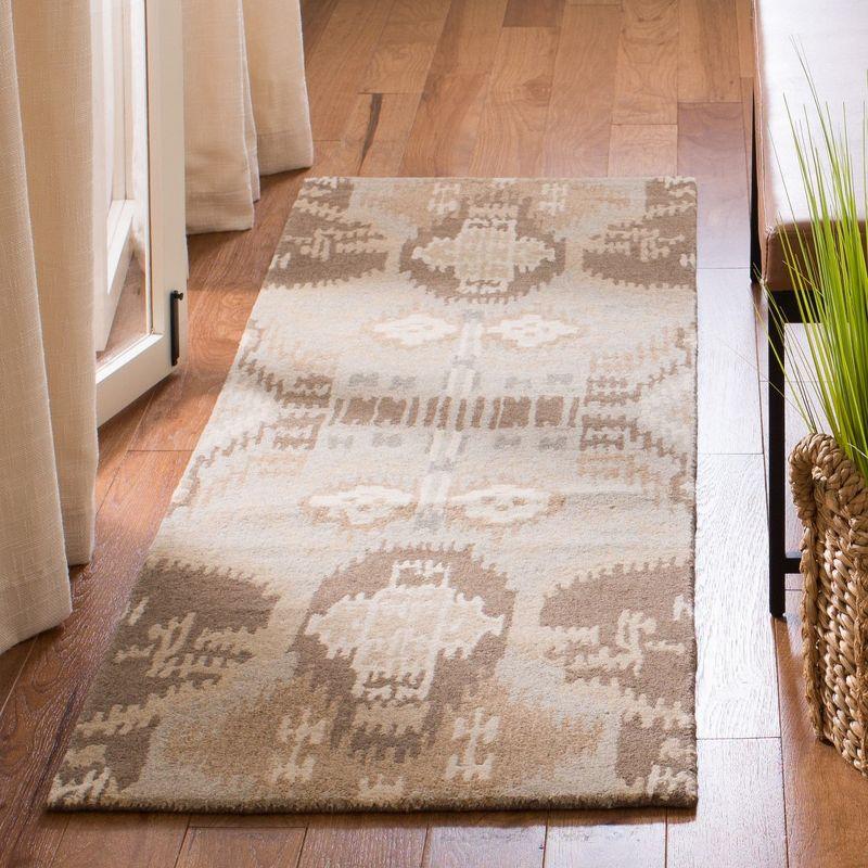 Safavieh 2'6" x 4' Multicolor Wool Hand-Tufted Area Rug