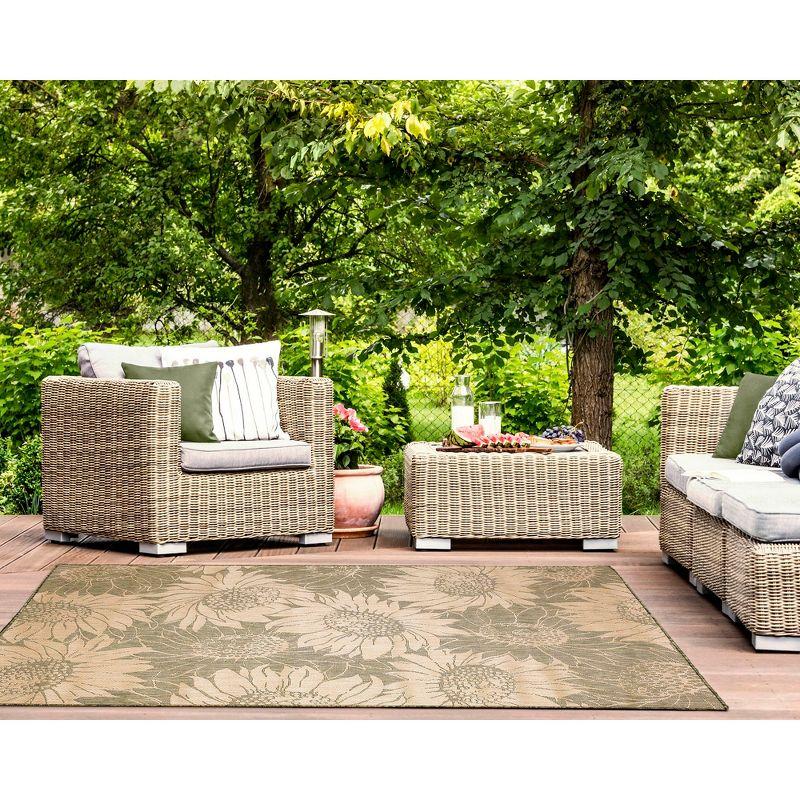 Liora Manne Carmel Sunflower Field Indoor/Outdoor Rug Green 3'3" x 4'11"