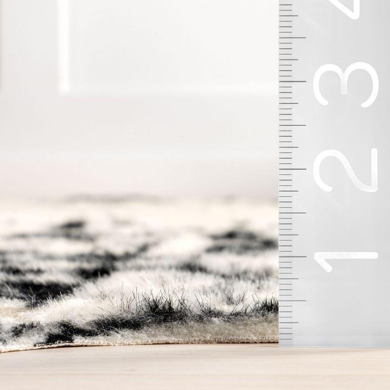 Chehalis Contemporary Faux Cowhide Power Loom Black/Gold Rug