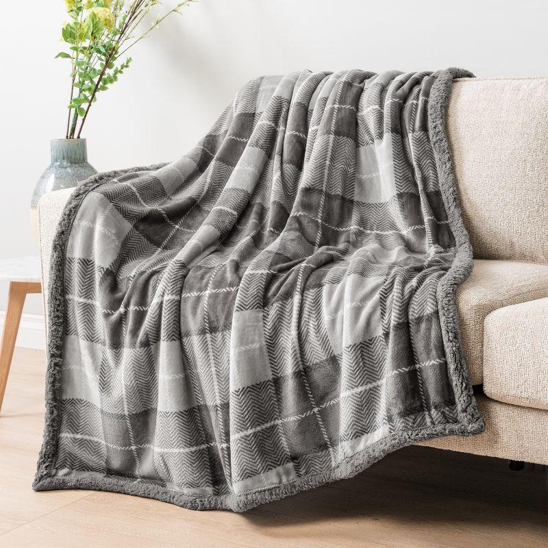 PAVILIA Fleece Plush Microfiber Throw Blanket for Couch, Sofa and Bed, Reversible