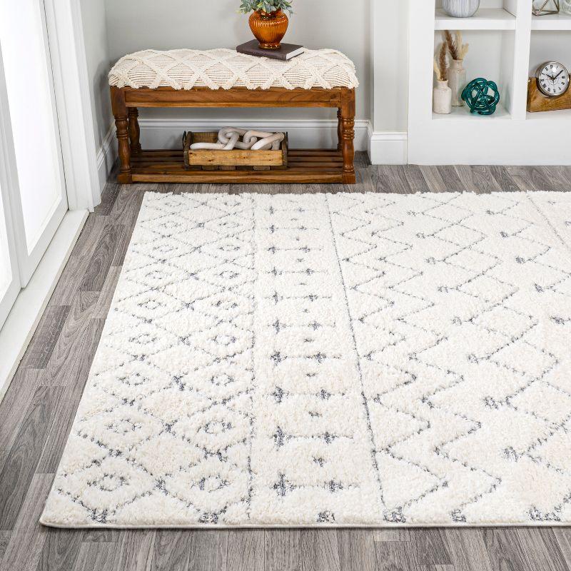 Cream/Gray Moroccan Trellis 4' x 6' Plush Area Rug