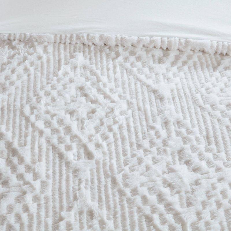 Woolrich Teton Embroidered Plush Quilt Set