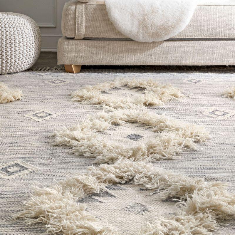 Nuloom Savannah Geometric 5x8 Wool Indoor Area Rug for Living Room Bedroom Dining Room Kitchen, Light Grey/Ivory