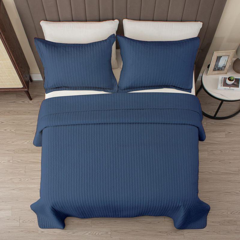 Great Bay Home Detailed Channel Stitch All-Season Reversible Quilt Set With Shams (King, Navy)