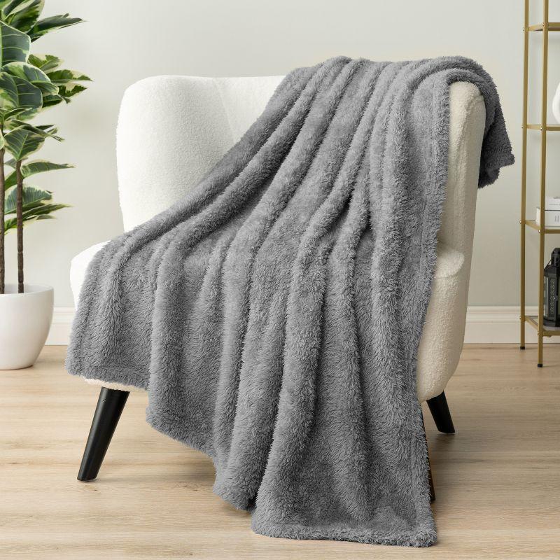 PAVILIA Plush Throw Blanket for Couch Bed, Faux Shearling Blanket and Throw for Sofa Home Decor