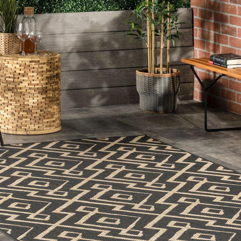 Nuloom Sammi Trellis 5x8 Indoor/Outdoor Area Rug for Living Room Patio Deck Front Porch Kitchen, Charcoal/Ivory