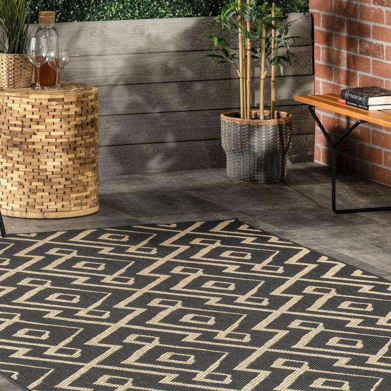 Nuloom Sammi Geometric Trellis Indoor and Outdoor Patio Area Rug