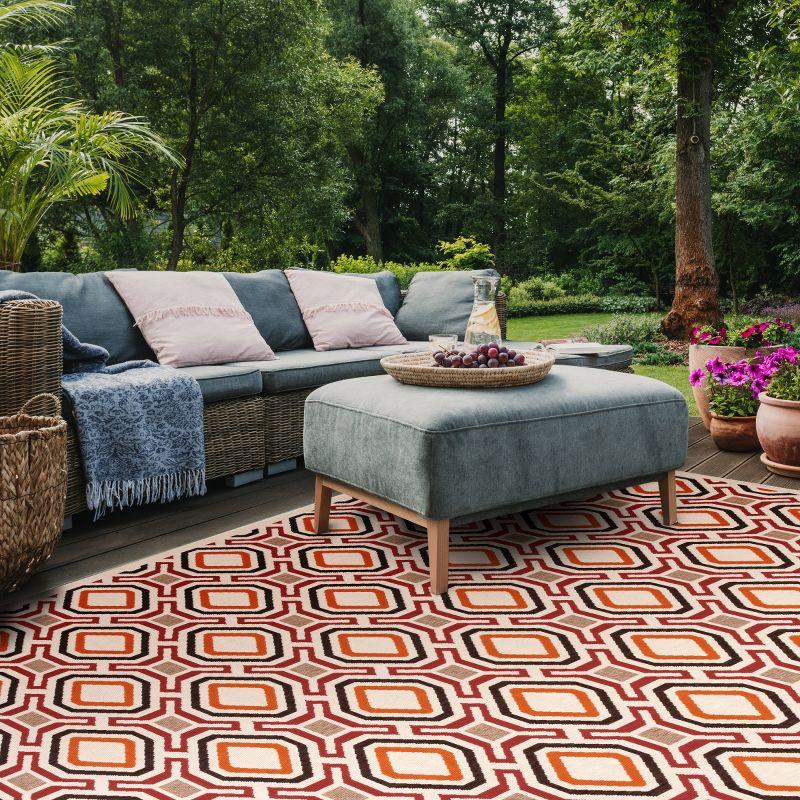 Veranda VER089 Power Loomed Indoor/Outdoor Area Rug - Creme/Red - 8'x11' - Safavieh