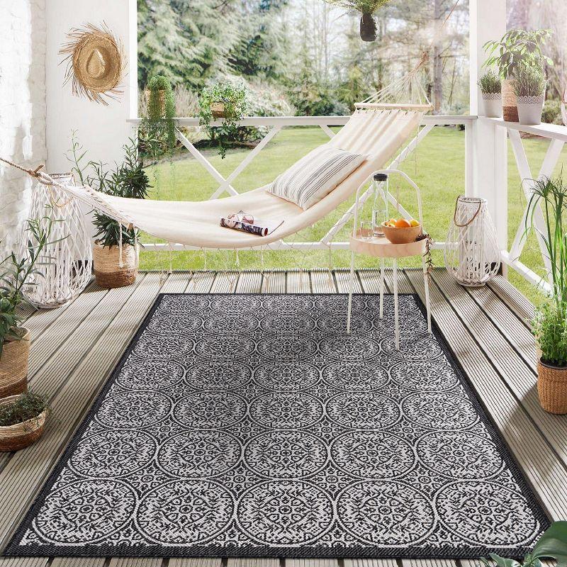 World Rug Gallery Transitional Floral Circles Textured Flat Weave Indoor/Outdoor Area Rug - BLACK 7'10"X10'