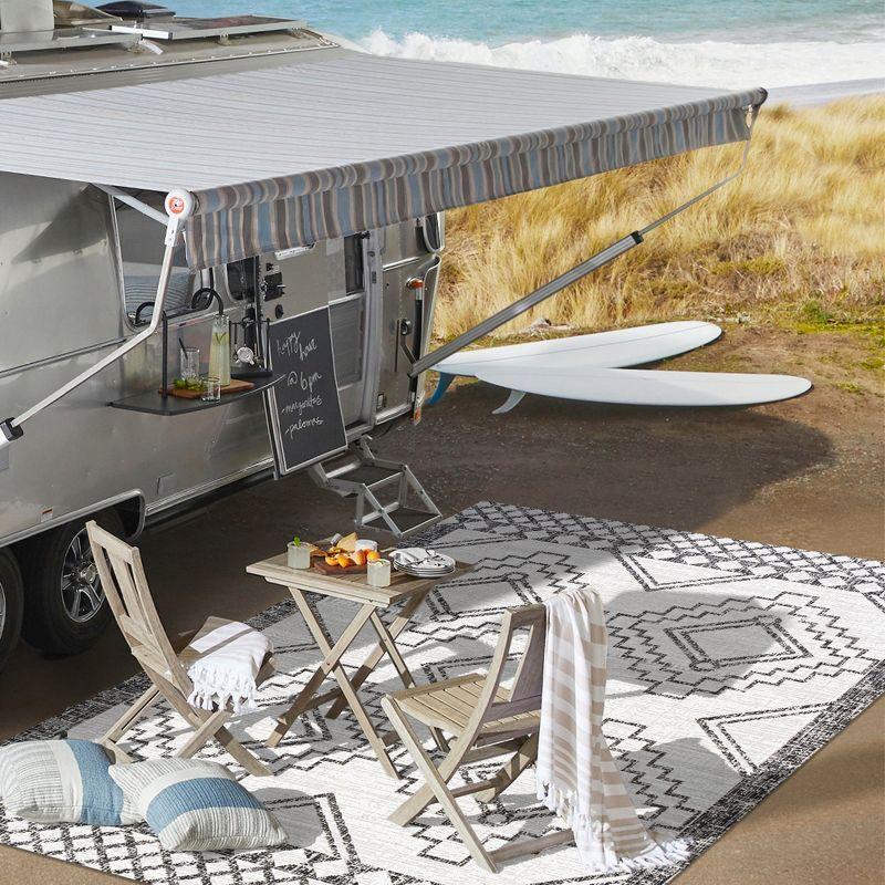 3'x5' Marokko Diamond  Medallion Indoor/Outdoor Area Rug, Ivory/Black - JONATHAN Y