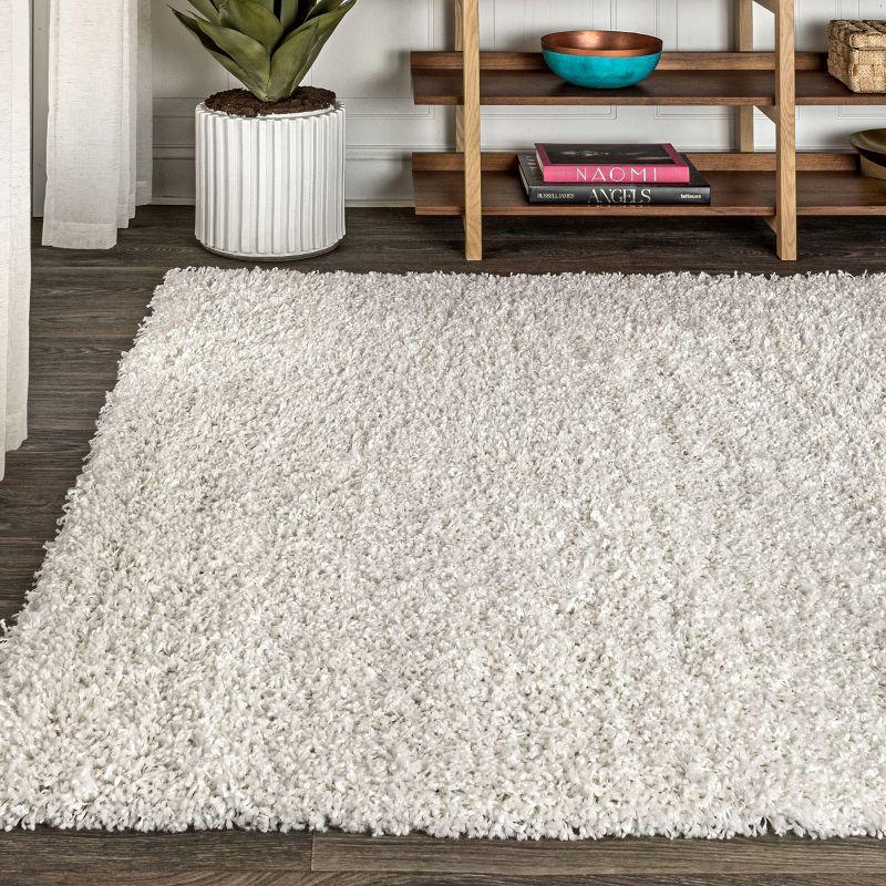 5'x8' Mercer Shag Plush Area Rug, White - JONATHAN Y