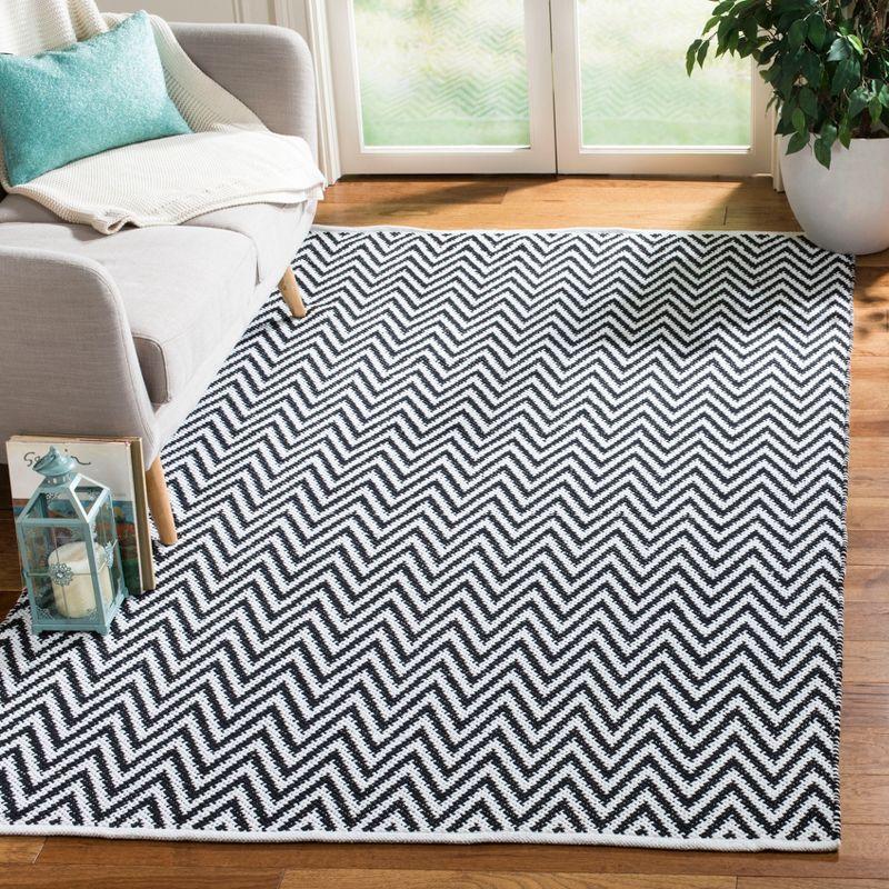 Coastal Charm Black/Ivory Cotton Handwoven 5' x 8' Rug