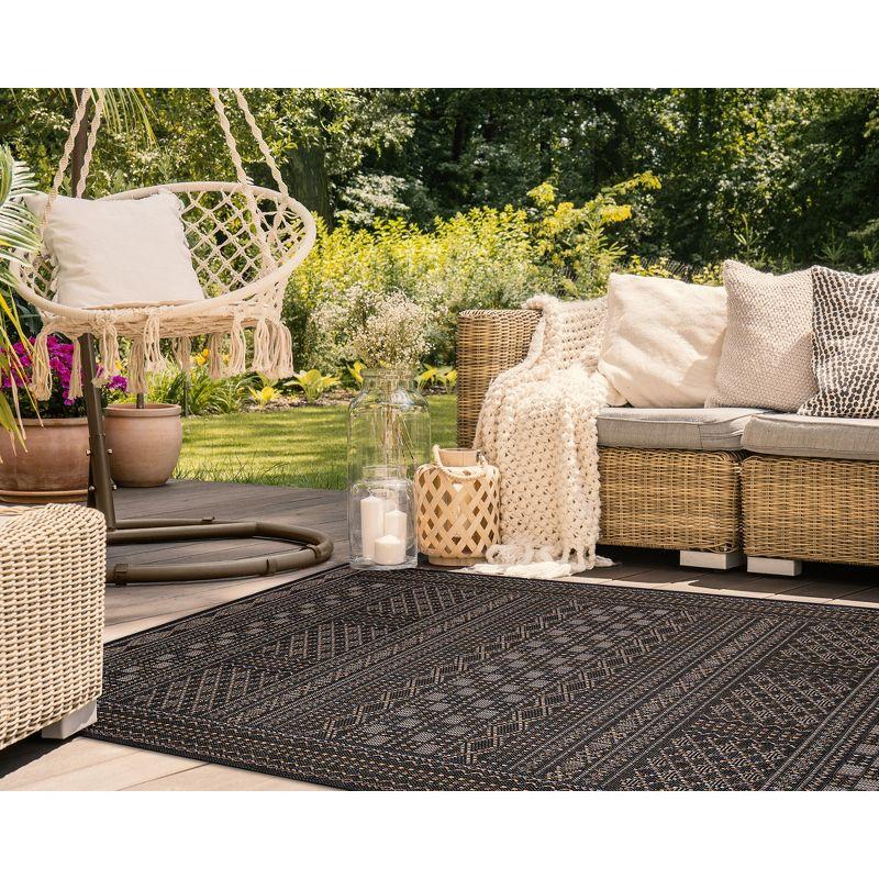 Liora Manne Avena Panel Stripe Indoor/Outdoor Rug Midnight 7'10" x 9'10"