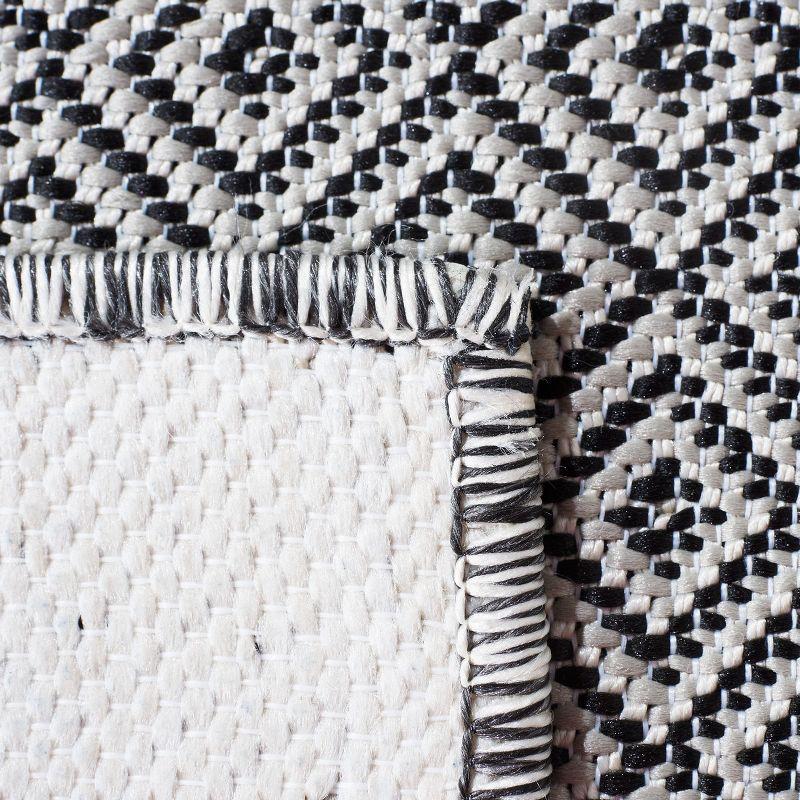 Hampton HTN230 Indoor/Outdoor Machine Made Area Rug - 5'1"x7'6" - Grey/Black - Safavieh