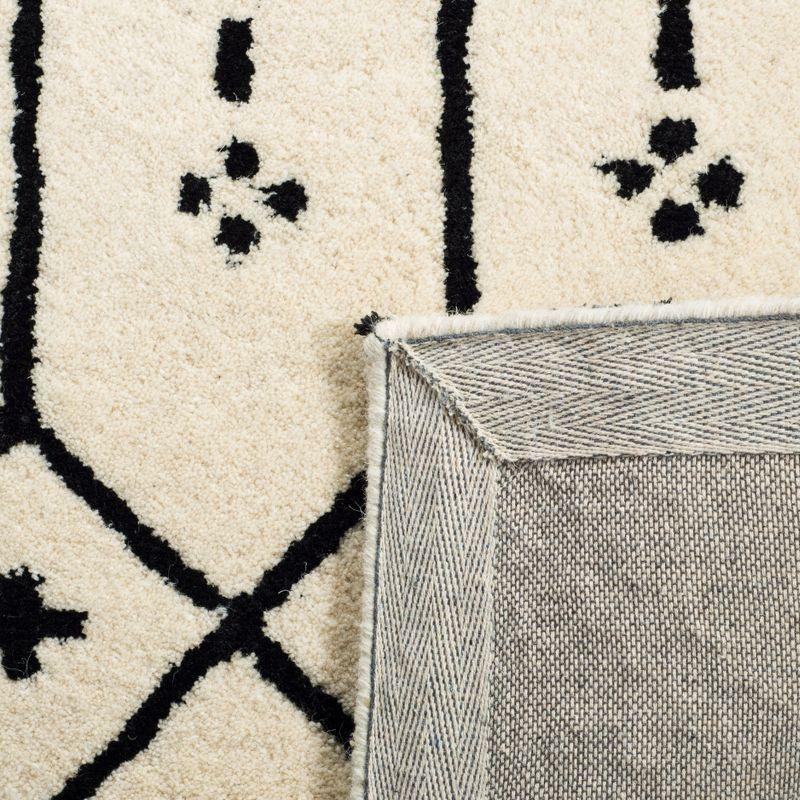 Himalaya HIM903 Handmade Accent Rug - 2'3"x4' - Ivory/Black - Safavieh
