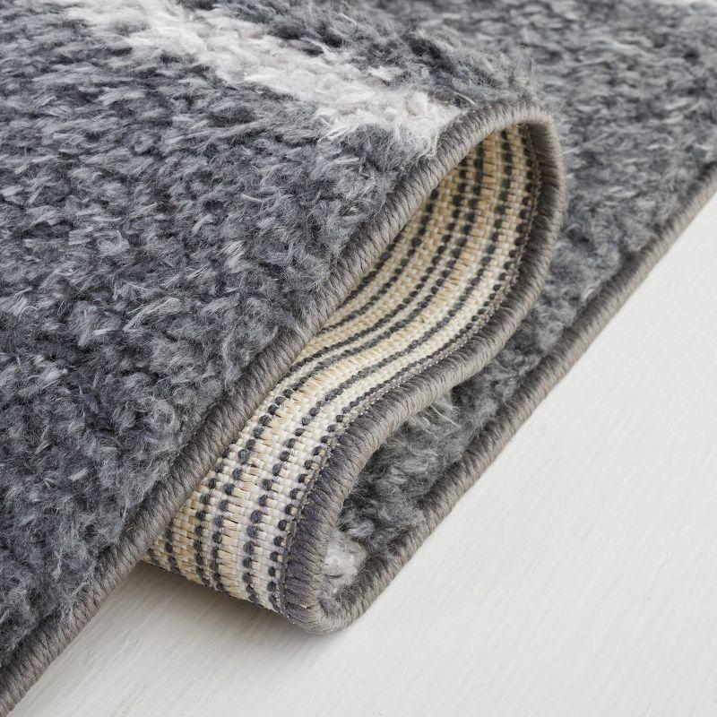 Norway 4' x 6' Gray Synthetic Shag Area Rug